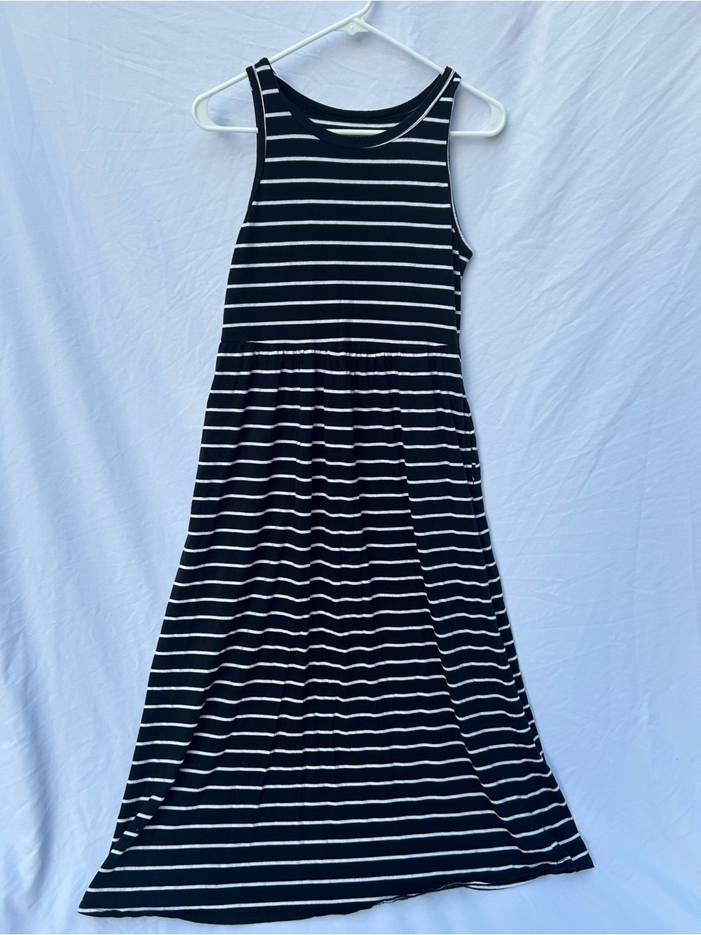 Woman’s black and White Striped Sleeveless Maxi Dress with pockets - Picture 3 of 8